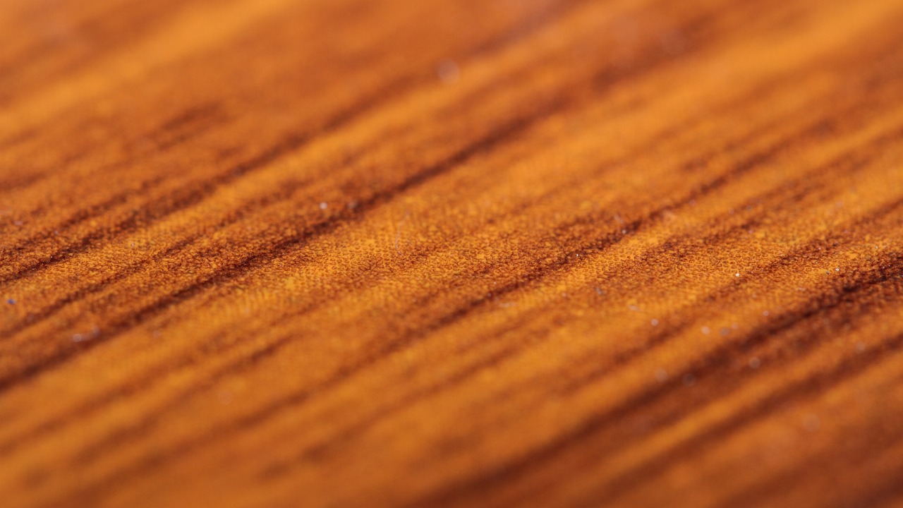 Come abbinare il parquet scuro: quali colori per pareti, mobili e tessuti?