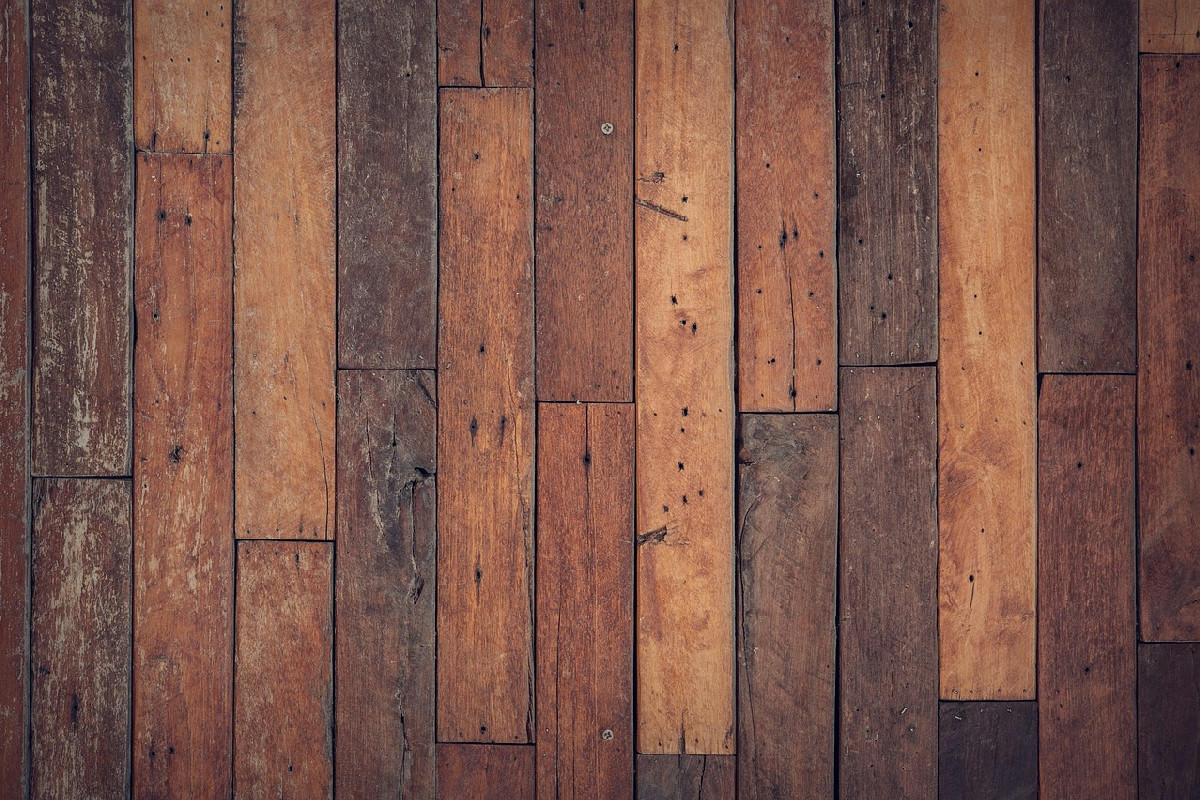 Come abbinare il parquet scuro: quali colori per pareti, mobili e tessuti?