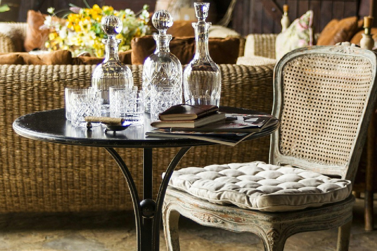 Così la casa sembra più buia: 7 scelte d’arredo che limitano la luce nelle stanze d’autunno