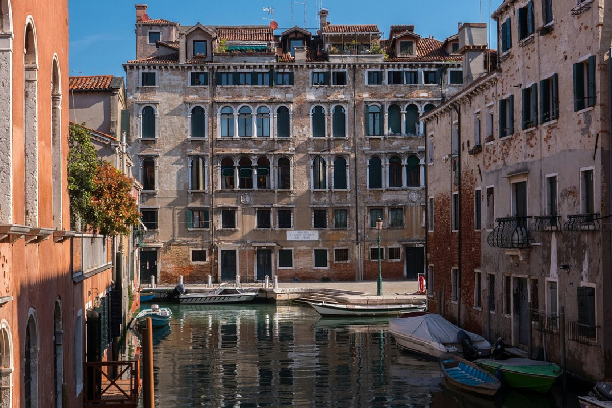 Gli investitori stranieri scelgono l’Italia: dove vanno i capitali e chi può davvero accedere