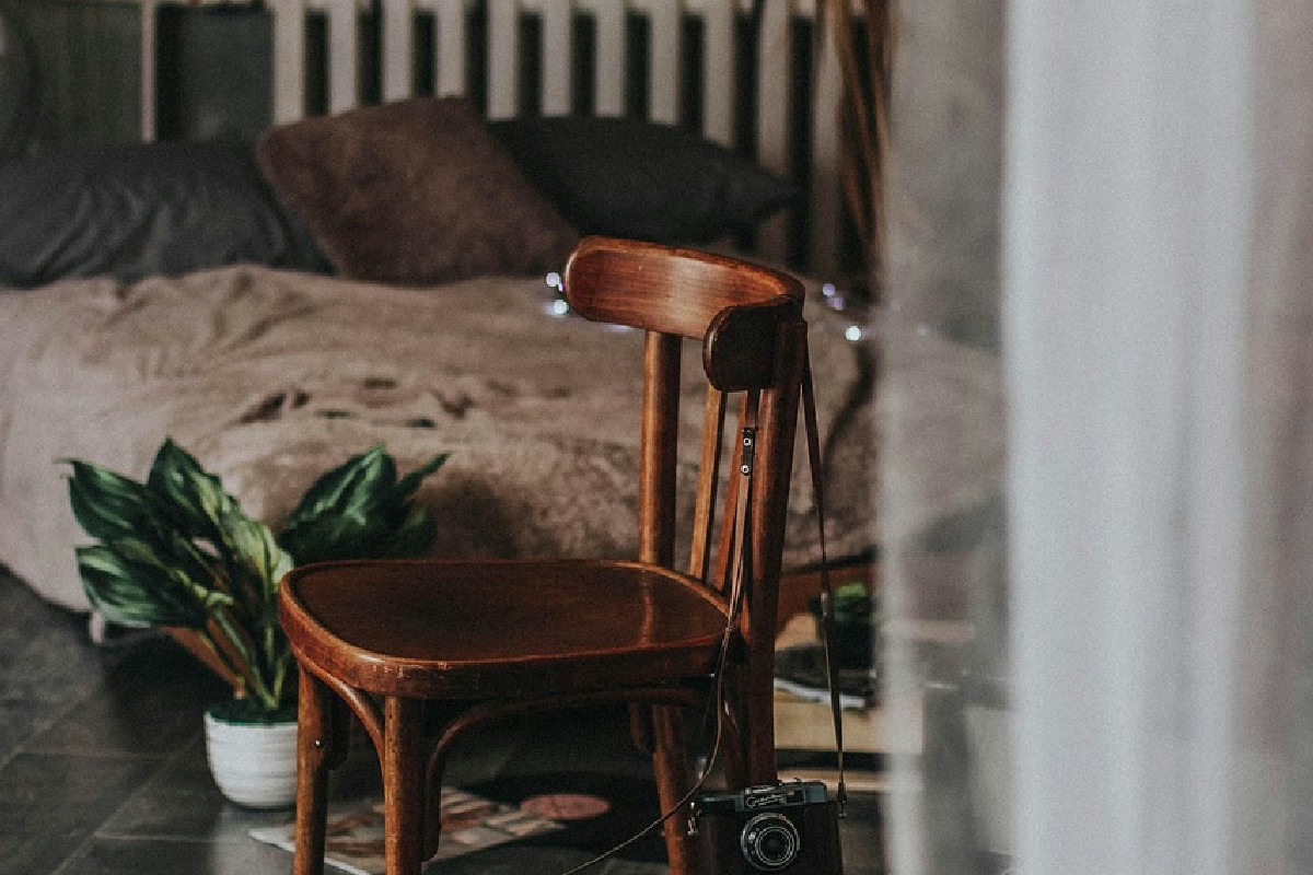 Sedie come nuove tutto l’anno: trucchi semplici per interni e giardino a prova di sporco